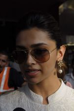 Deepika Padukone snapped after they return from F1 held at Delhi on 31st Oct 2011 (16).JPG